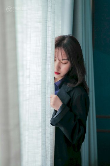 美女脱衣服图片