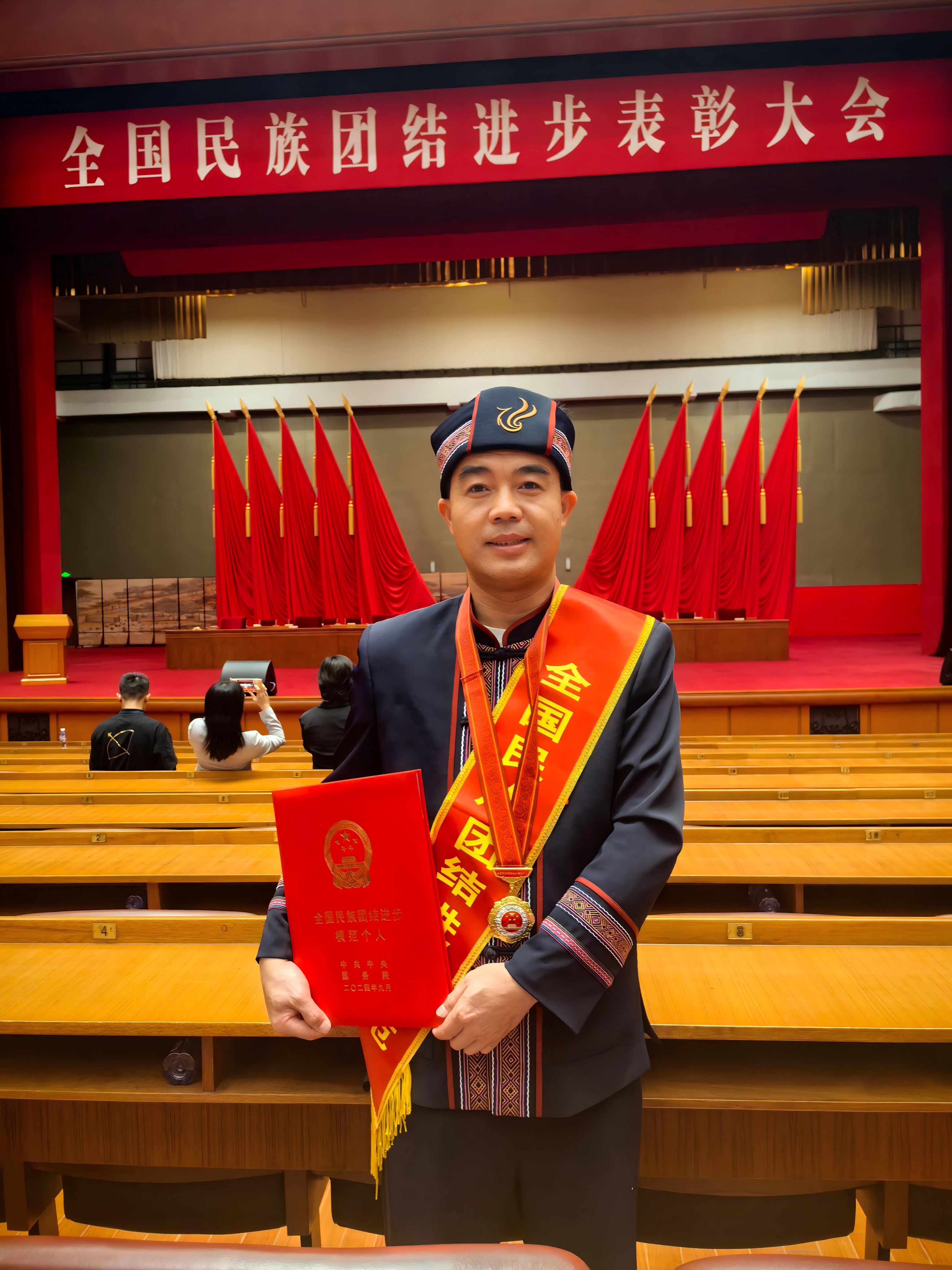 1、銀總獲獎(jiǎng)圖片(1)